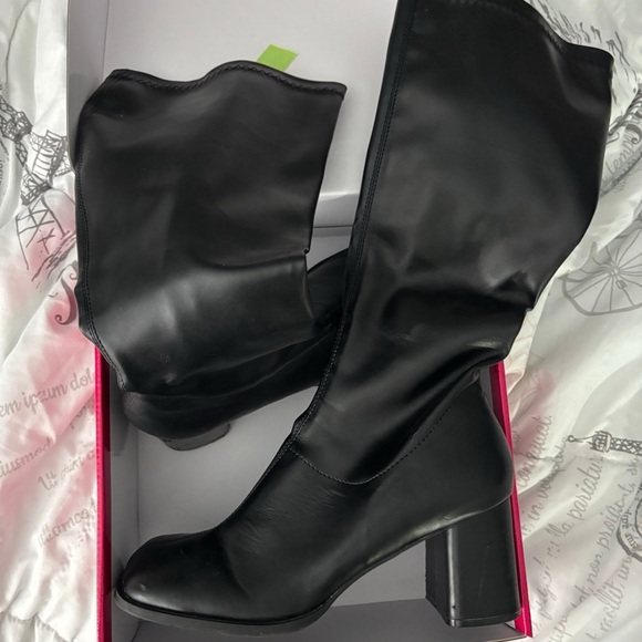 Funtasma Black Heeled Boots - Picture 1 of 4